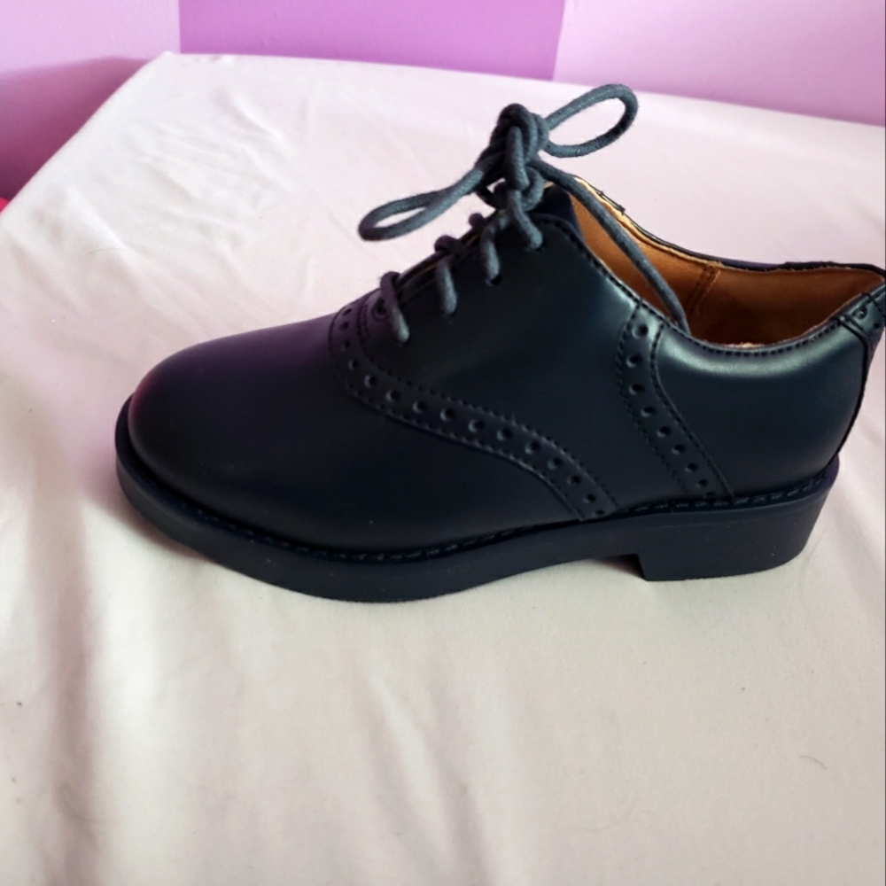 Girls navy uniform saddle shoes 10.5